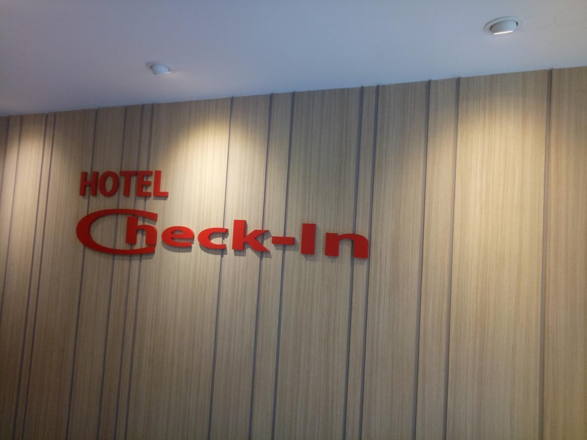 Hotel Check-In Куала-Лумпур Экстерьер фото